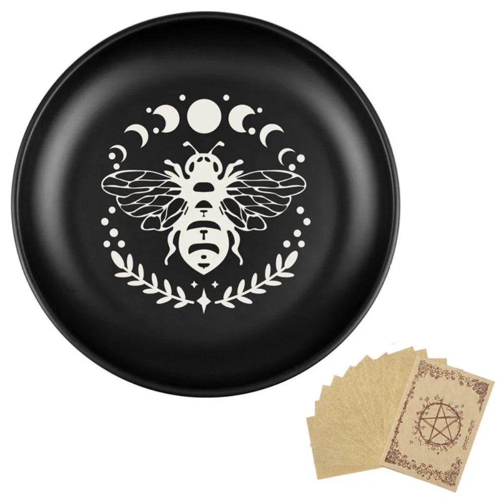 assiettes noires lune étoiles motifs floraux mystique décoration méditation tarot