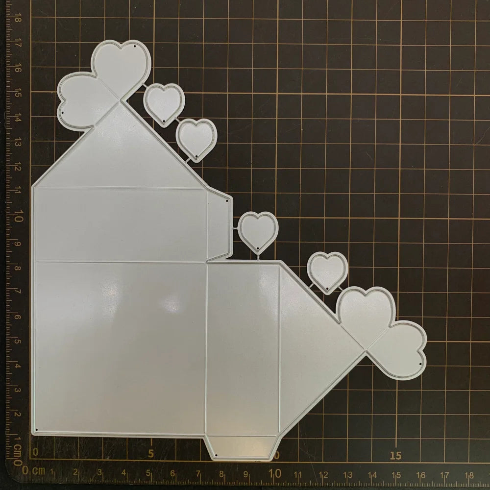plaque découpée scrapbooking motifs architecturaux fenêtres toits blanc architectural papier cartonné