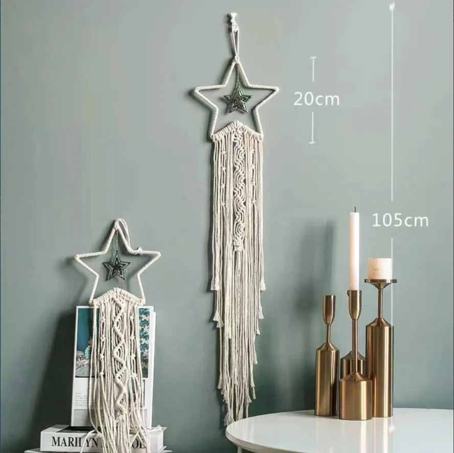 tapisserie macramé boho pompons franges beige clair tissé main décoration murale artisanal