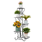 Porte plantes fer forgé 5 niveaux noir dans un salon moderne