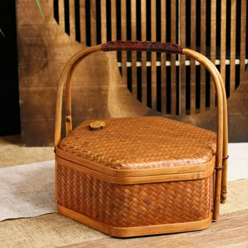 panier thé marron clair tissage rotin poignée traditionnel théière tasses blancs