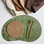 serviettes table velours géométriques moderne élégantes respectueuses environnement vert olive noir gris clair