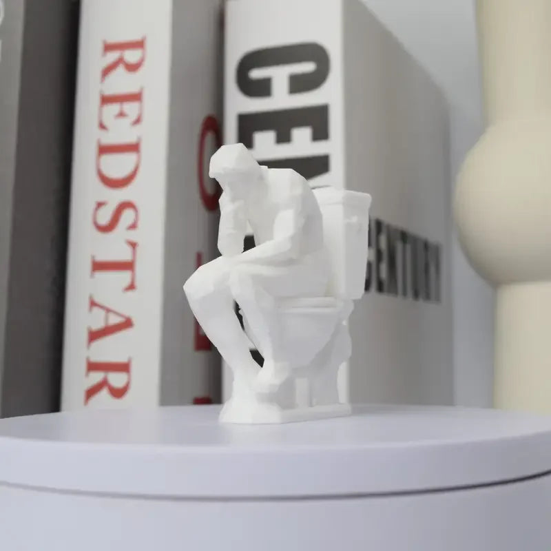 statue humoristique penseur assis toilettes blanc artistique parodie