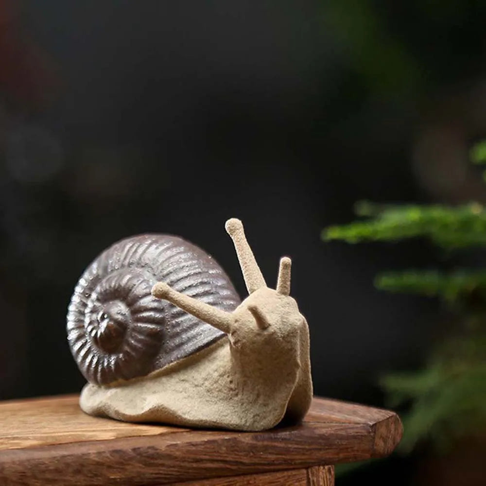 ornements céramique escargots gris artisanal détails sculptés décoration thé animal compagnie miniature imitation antique