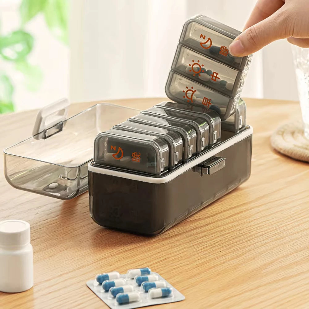 organisateur médicaments boîte pilules compartiments transparents couleurs gris blanc moderne pratique