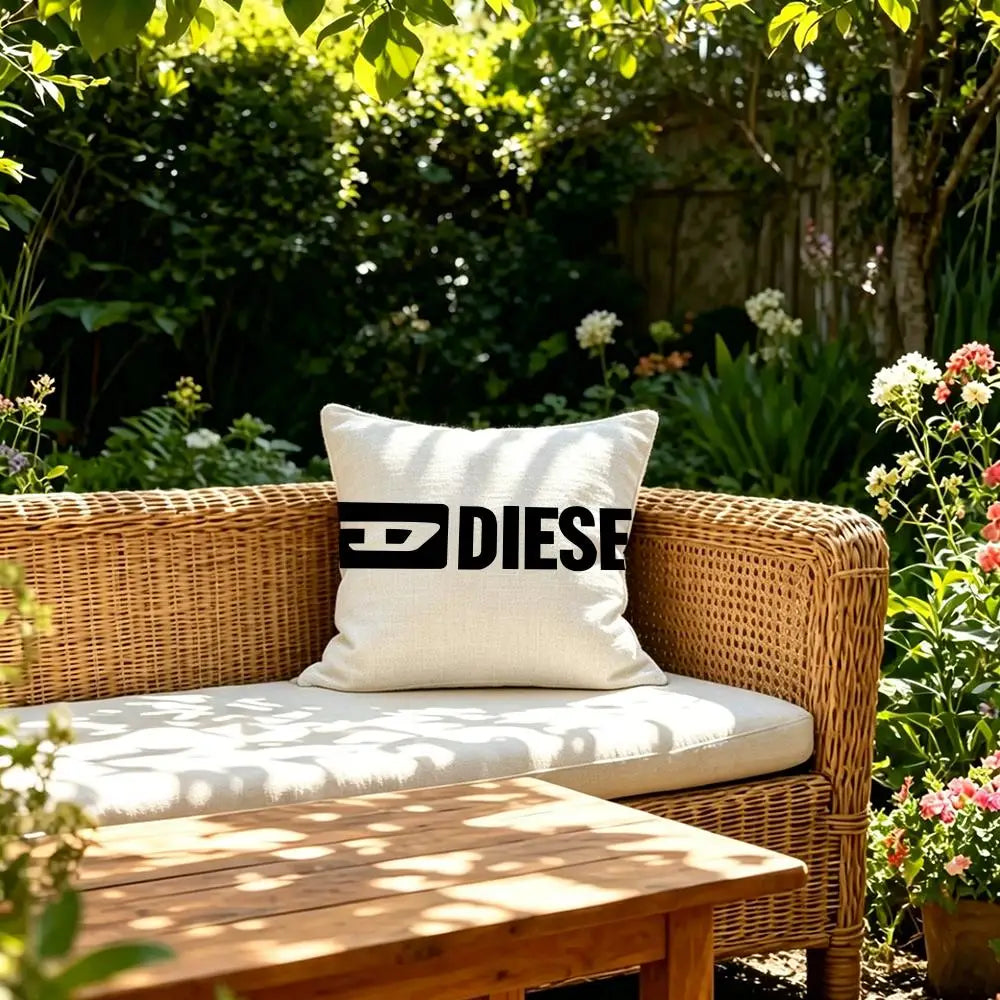 housse coussin blanche peluche courte logo noir canapé salon décoration intérieure moderne coton