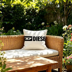 housse coussin blanche peluche courte logo noir canapé salon décoration intérieure moderne coton