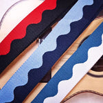 ruban polyester 38mm large rayures ondulées moderne rouge noir bleu blanc jaune orange marron