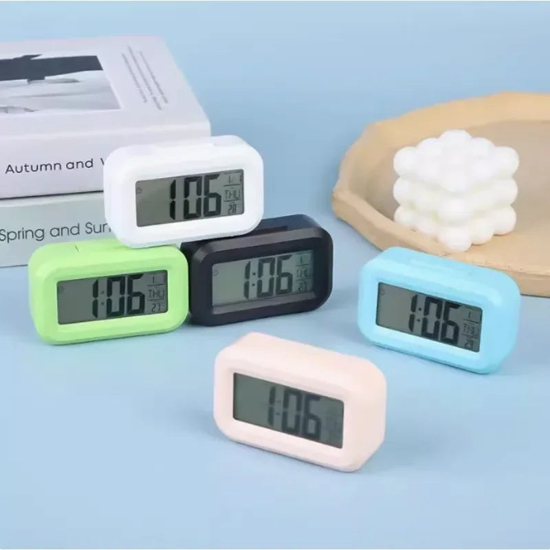 horloge numérique moderne compacte affichage lcd vert noir blanc rose clair timer radio fonctionnement