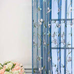 rideau tulle fleuri moderne bleu blanc doré salon inclusion pastorale floral