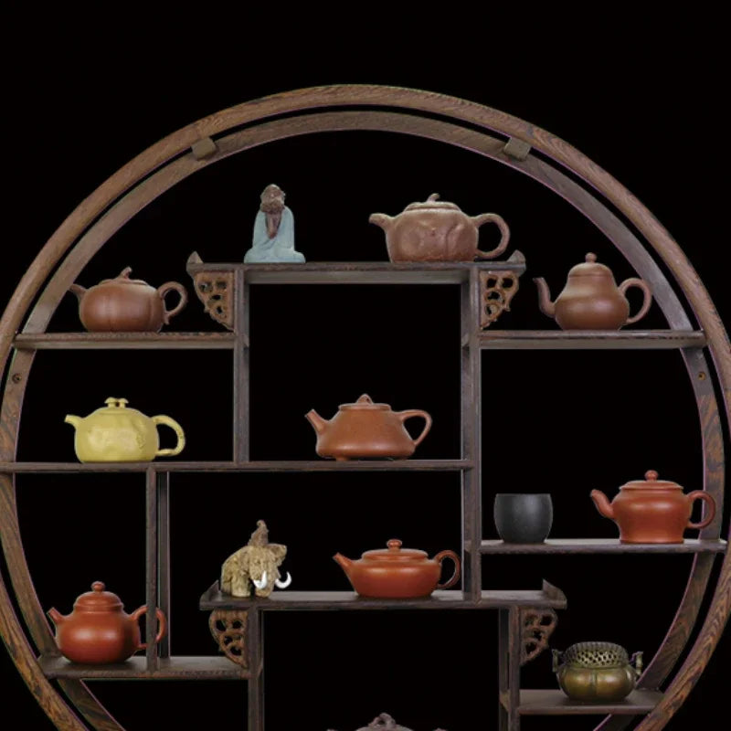 étagère murale bois sculpté classique marron statuettes théières vases tasses rangement cuisine déco