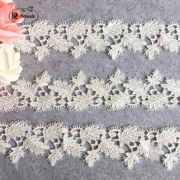 dentelle polyester feuilles stylisées broderie fine 5.8cm large blanc opacité yards yards off white