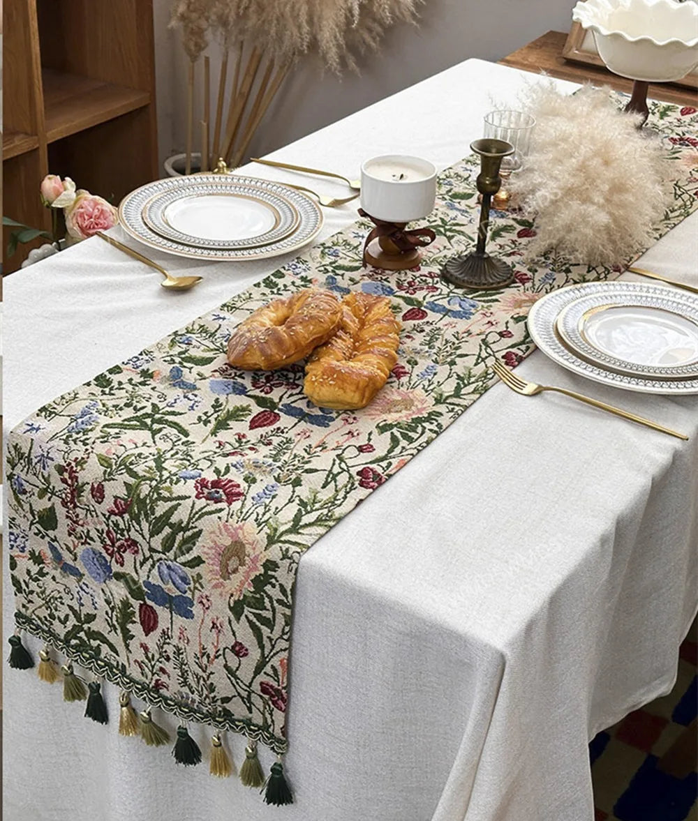 chemin table floral traditionnel coton polyester beige vert bleu rouge marron doré broderie pomponsOpaque
