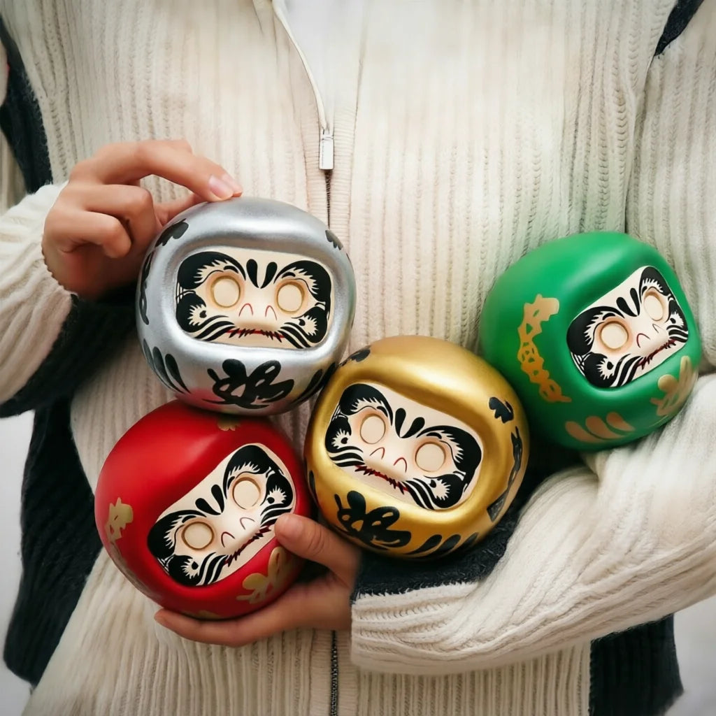 décoration zen daruma céramique rouge or argent vert jaune blanc noir fengshui mascotte traditionnelle