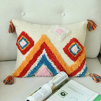 coussins decoratifs boheme ethnique motifs geometriques couleur beige rouge bleu orange rose jaune franges