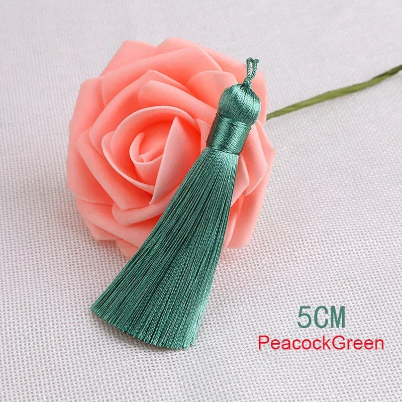 pompons polyester couleur variée 5cm longueur 18cm décoration artisanale rideaux couture pièces