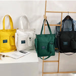 sac main uni jaune blanc vert noir moderne poignées détachables porte clés poche avant