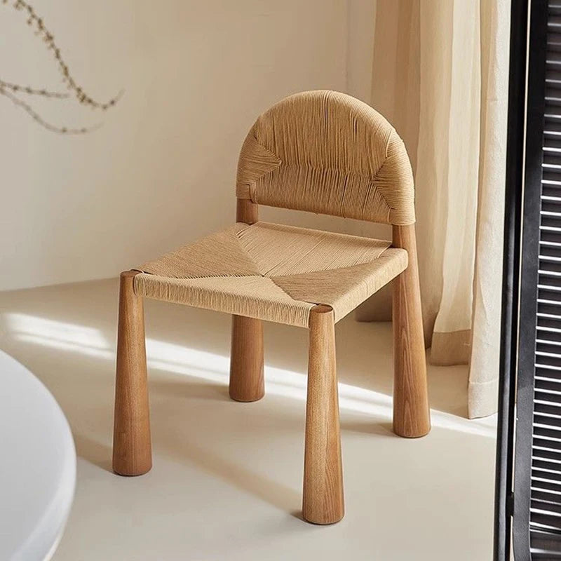 chaise moderne bois massif tissu tressé couleur beige brun clair salon décoration maison vintage