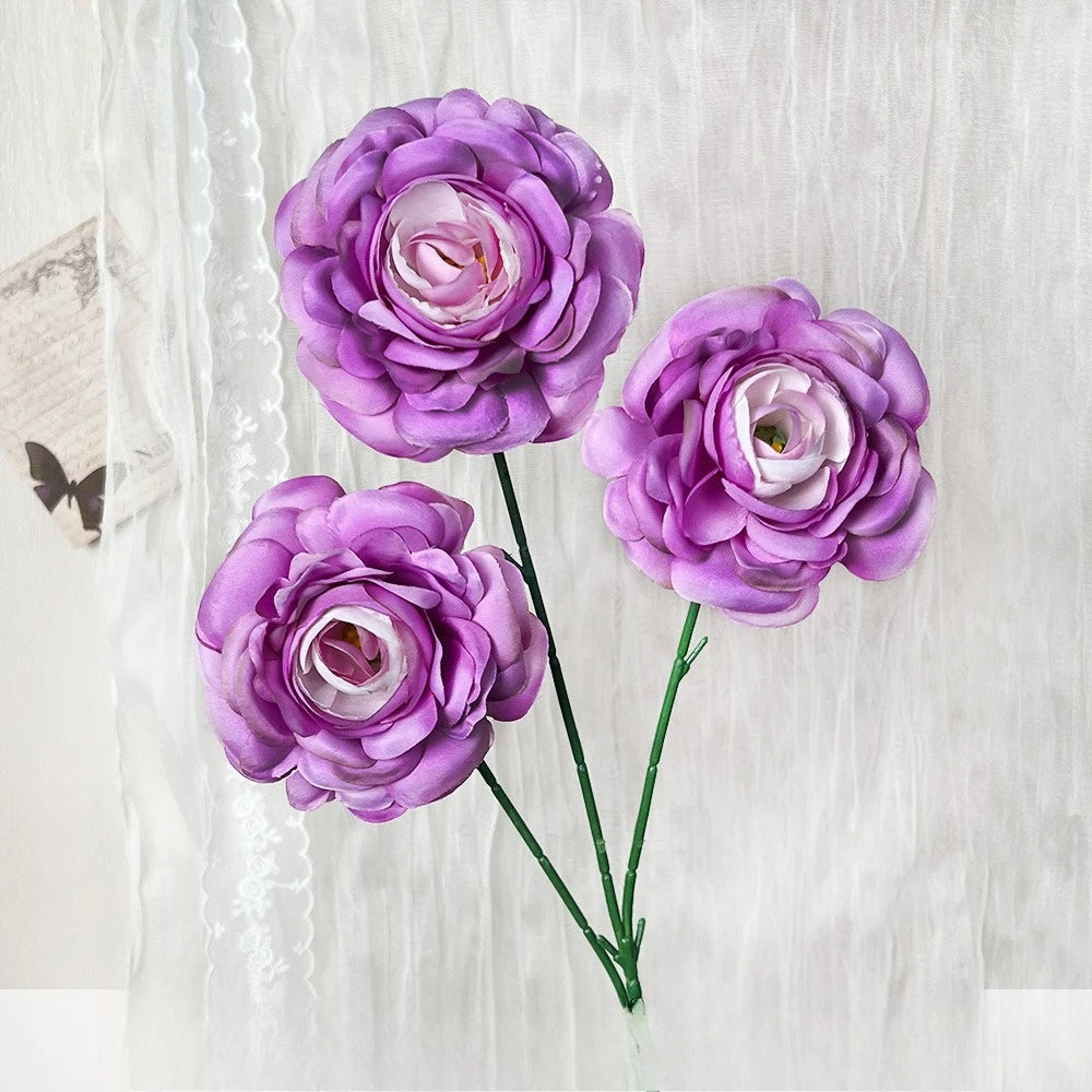 décoration intérieure fleurs artificielles soie rouge rose blanches classiques tringle mariage anniversaire
