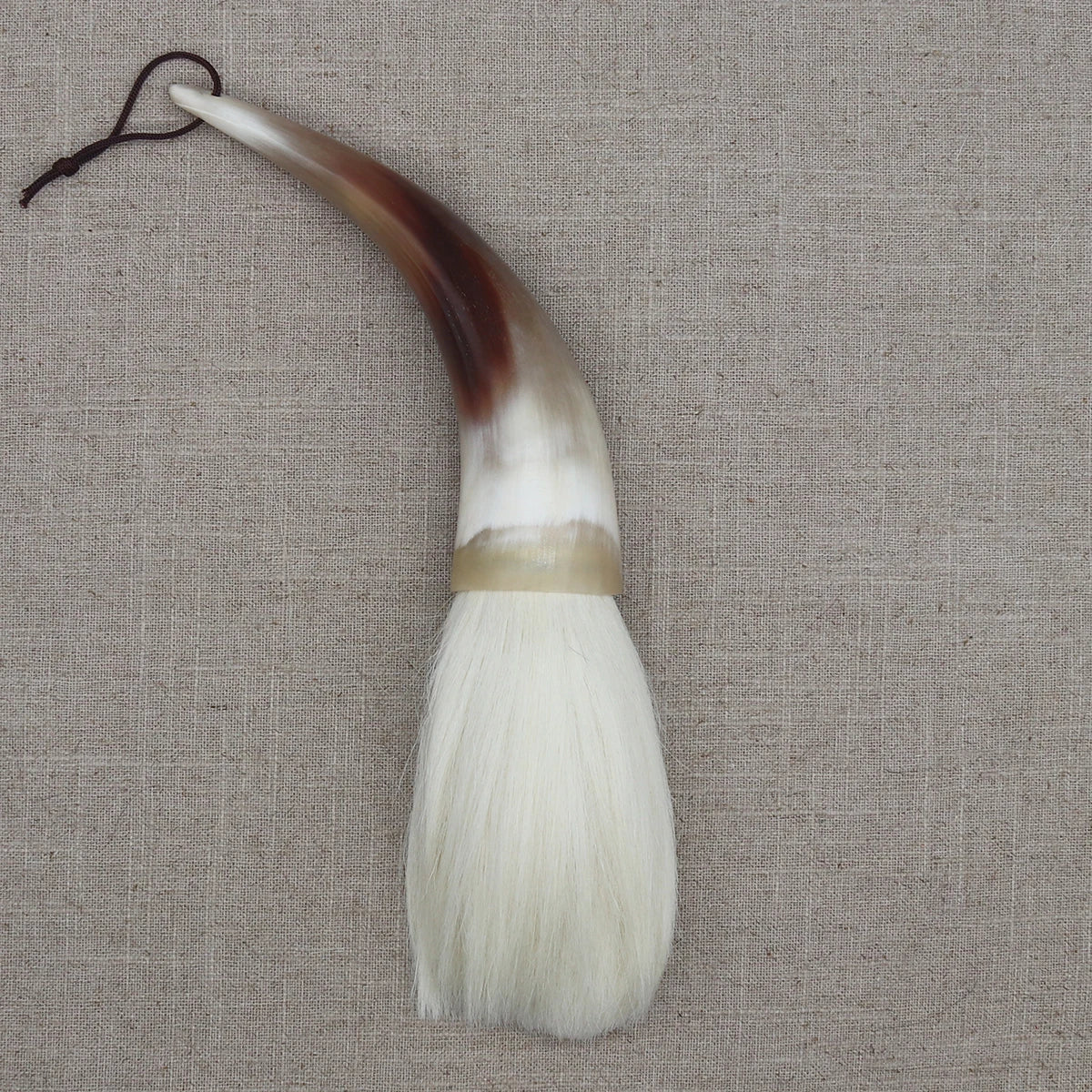brosse peinture traditionnelle cordelette poils naturels marbrés noir blanc gris