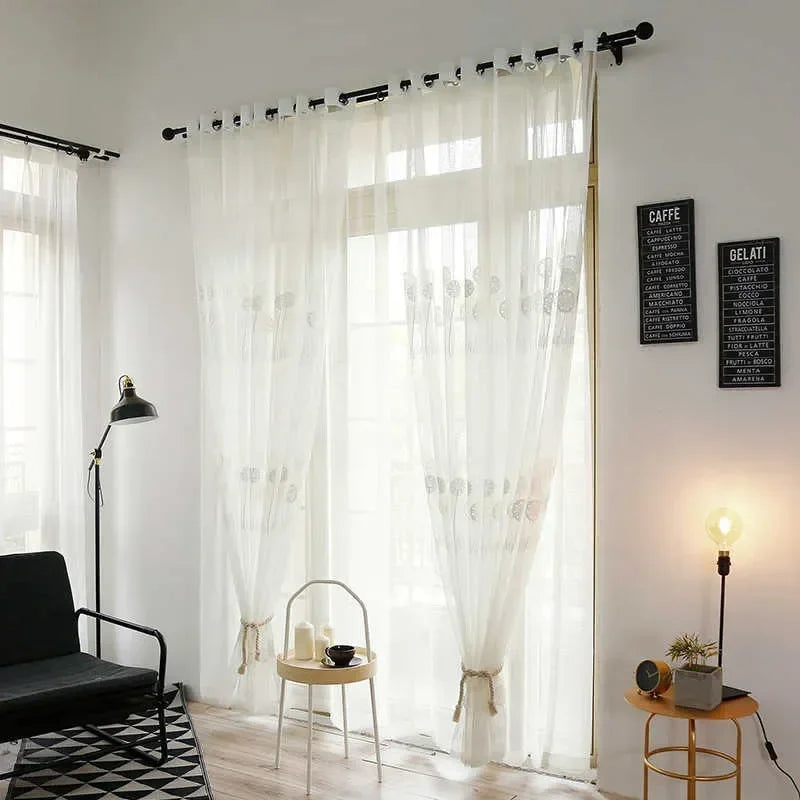 rideau blanc floral brodé tulle translucide bohème fenêtre salon chambre tissu texturé