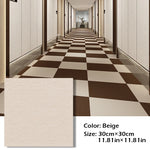 tapis auto adhésif moderne 30x30cm gris marron bleu marine carreaux noirs blancs salon chambre
