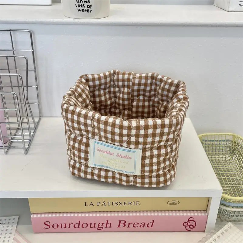 panier rangement rose clair bleu clair jaune clair marron clair carreaux blancs minimaliste imperméable