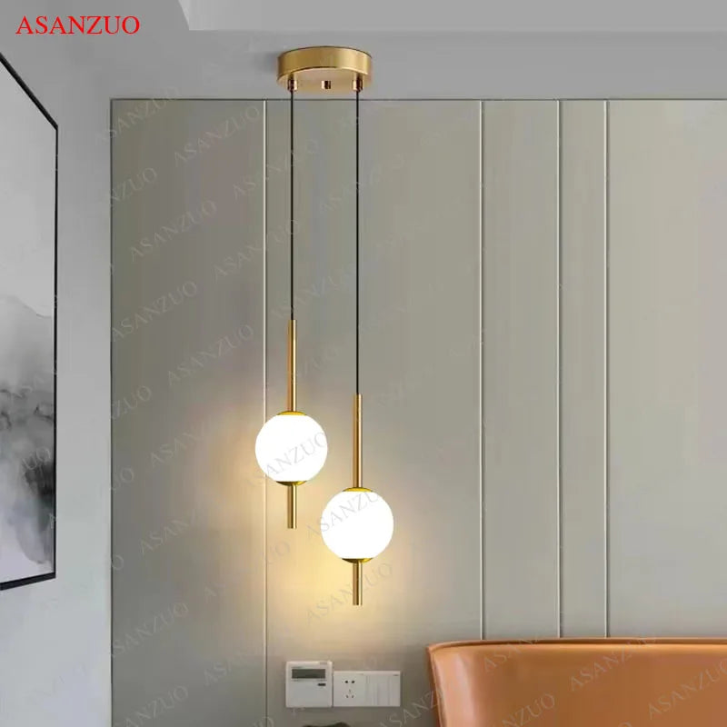 suspension lumineuse moderne sphères translucides blanc doré chambre salon minimaliste
