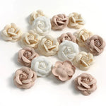 décoration intérieure artificielle roses soie détaillées blanc beige rose pâle noir opaques