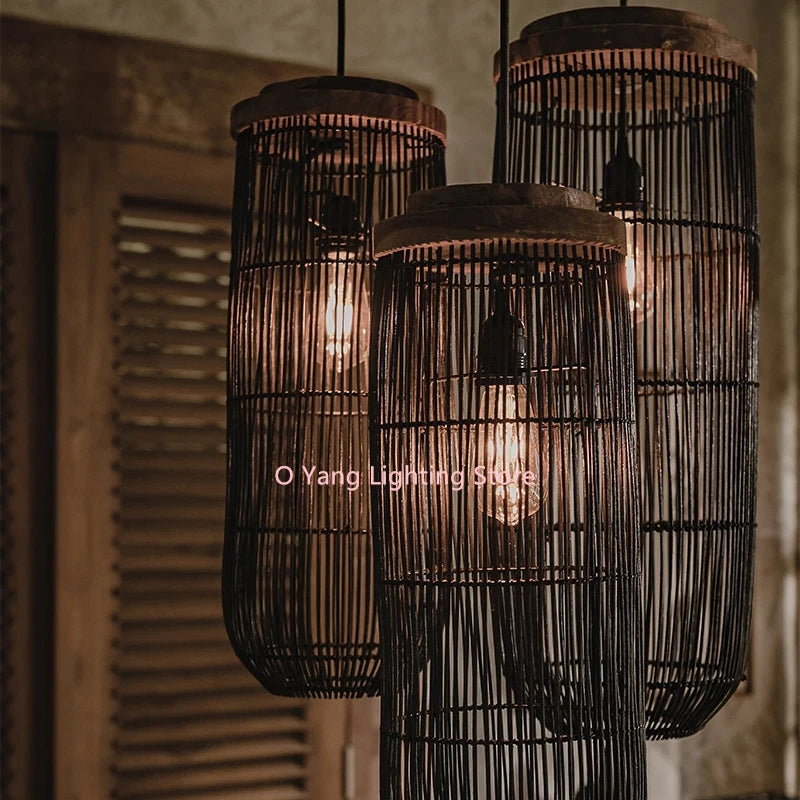 Suspension lumineuse raphia tressé rustique noir beige salon boho chic