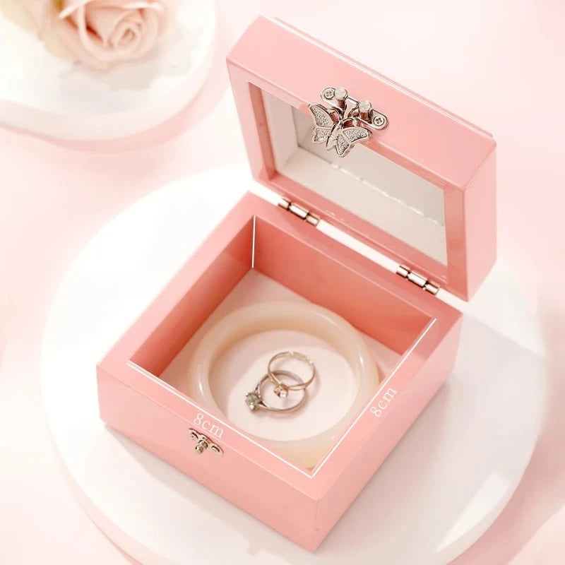 boîte bijoux sirène rose pâle illustration vague semi transparente cadenas classique romantique