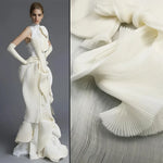 tissu polyester blanc rayures verticales robe soirée élégante jupe plissée manches longues haute couture
