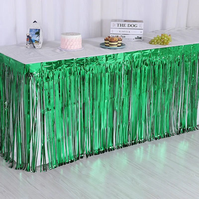 Jupette de table installée sur une table de fête d'anniversaire