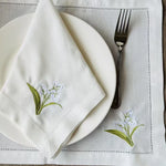 serviettes table brodées fleurs feuilles coton blanc vert bleu rustique fêtes maison mariage