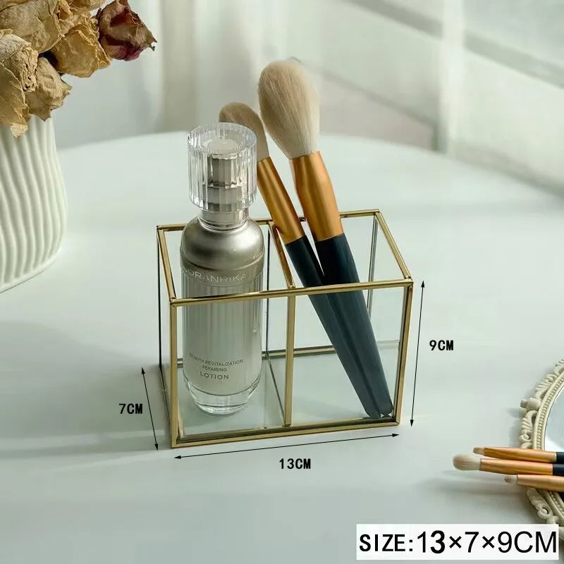 boîte maquillage transparente blanches roses moderne élégante brosse bouteille rouge rangement cosmétiques