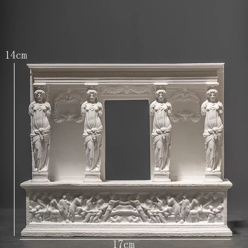 statue arc boîte bijoux blanc sculpté détails classique baroque ornemental decor salon