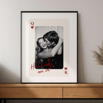 carte jouer personnalisée couple s'embrassant texte heureux cadre noir photo moderne classique