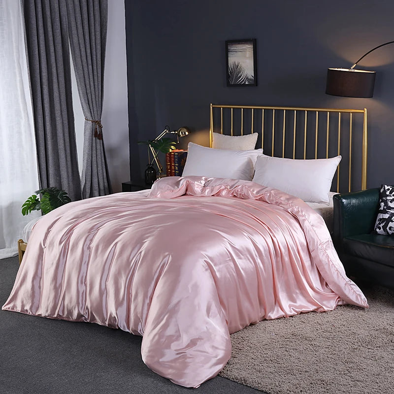 Housse de couette satin haute densité en bleu ciel détaillée