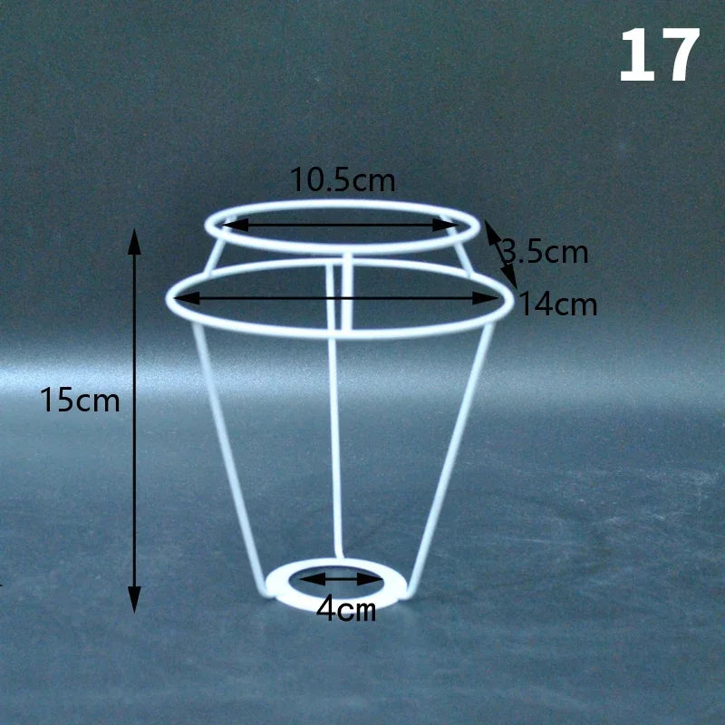 support lampe blanc grille métallique moderne cadre fer abat jour table décoration intérieur