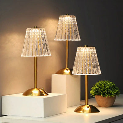 Lampe de chevet tactile diamant cristal sur table de nuit