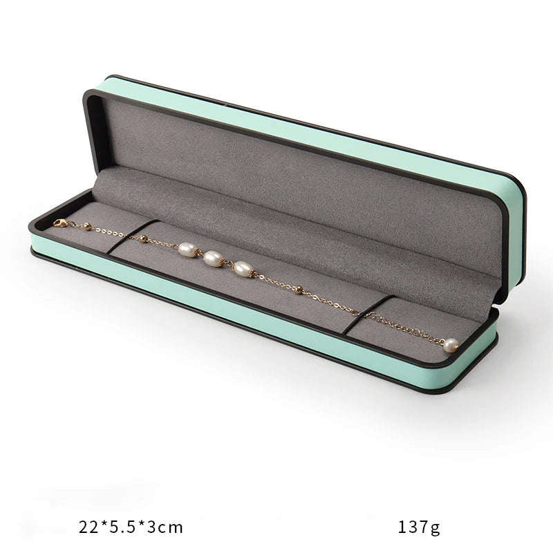 boîtes bijoux cuir beige turquoise intérieur noir moderne emballage présentation anneaux haute qualité
