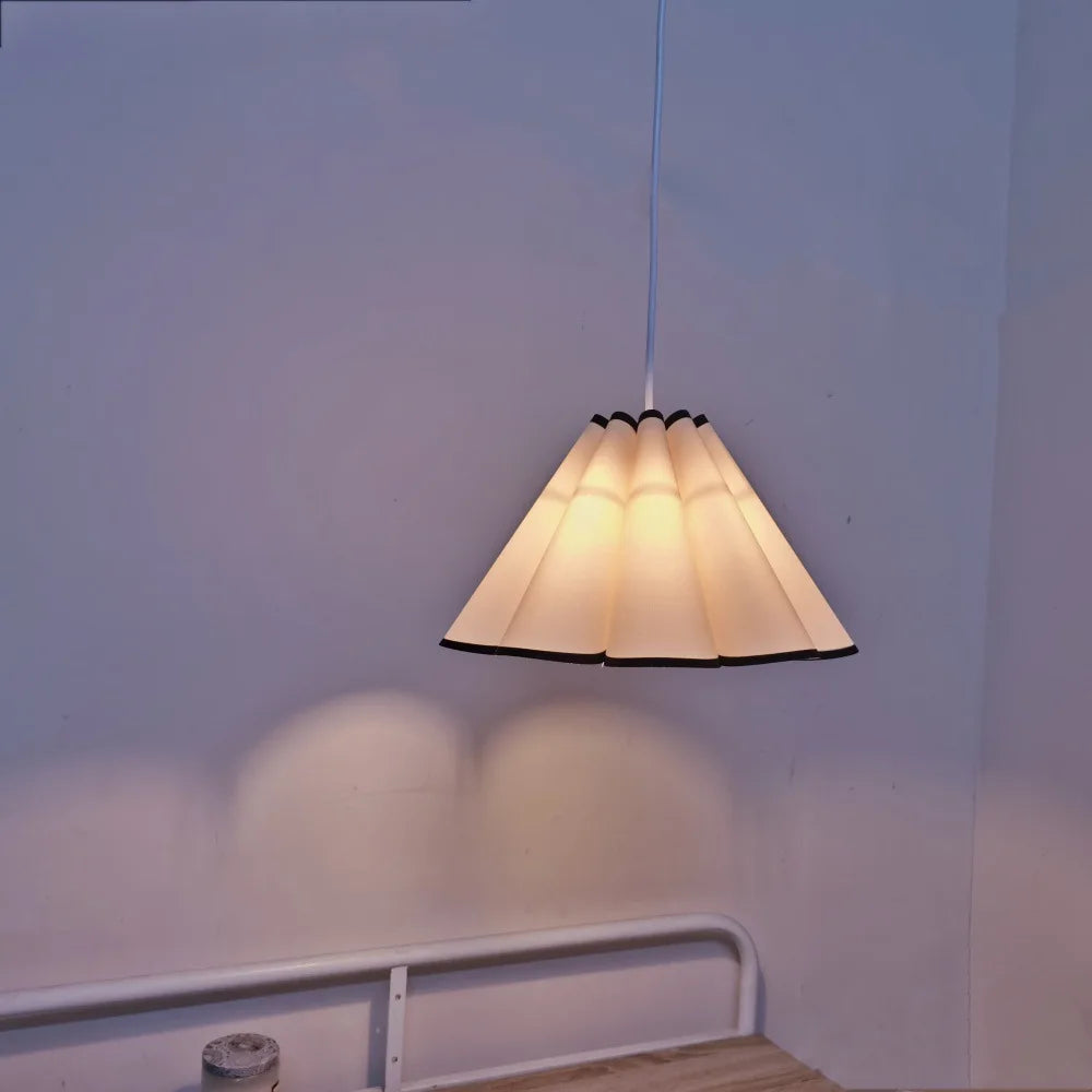 abat jour moderne tissu rayures horizontales blanc noir rose bleu clair suspension led e14