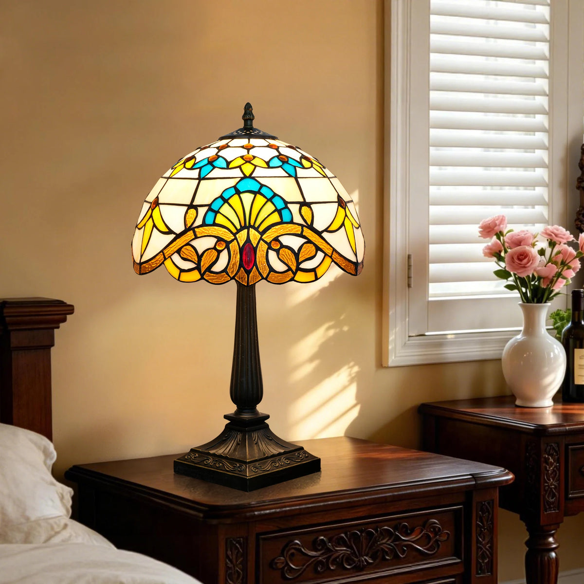 lampe table art nouveau tiffany motifs floraux noir multicolore interrupteur bouton poussoir résine opaque