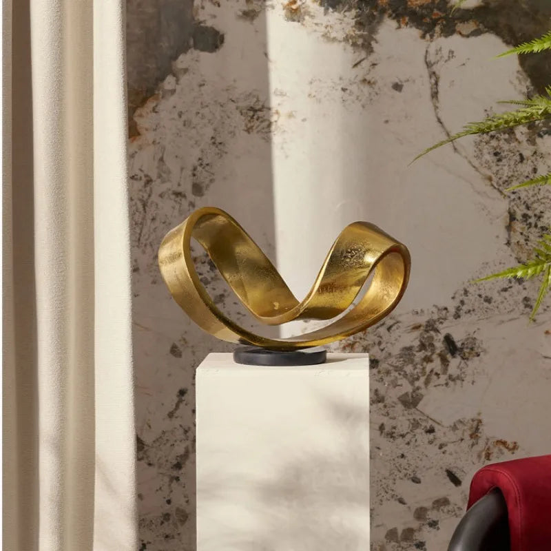 sculpture moderne dorée résine lisse brillante contemporaine abstraite intérieur salon hall entrée decoration