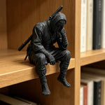 statue miniature ninja noir texturée poignard ceinture bottes réaliste japonais décoration étagère