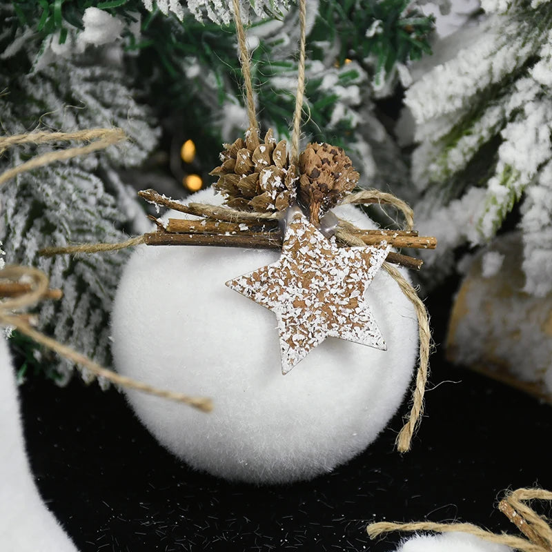 Décoration sapin boule flocon blanc vue rapprochée