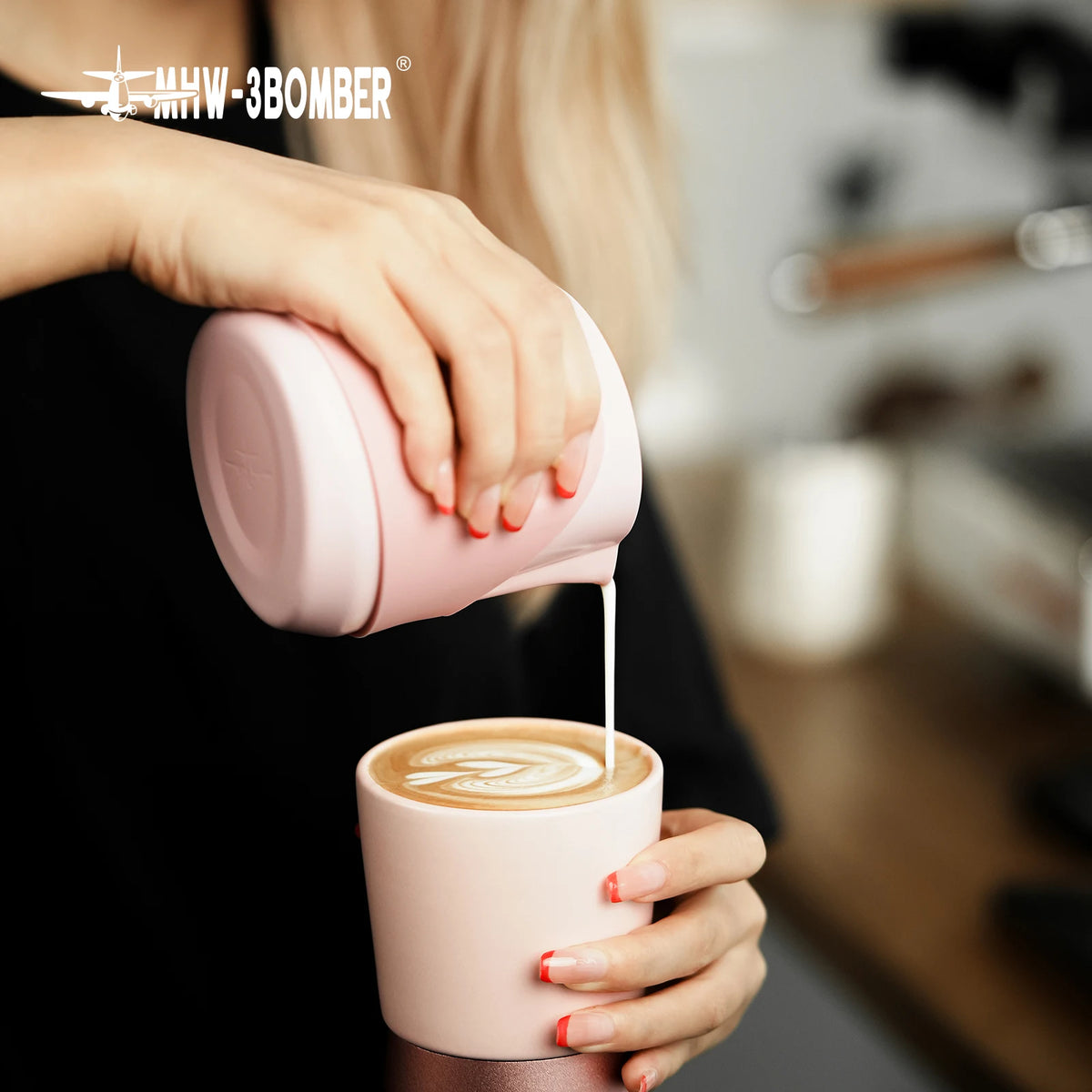 pitcher lait art mousse espresso 400ml rose noir silicone ergonomique moderne
