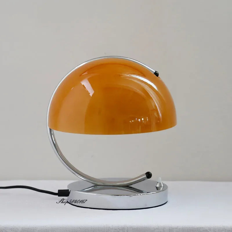 Comparaison des couleurs d'abat-jour vert, noir et blanc pour la lampe vintage