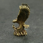 statuette aigle dorée détails fins plumage stylisé décoration artisanal opaque réaliste animal compagnie