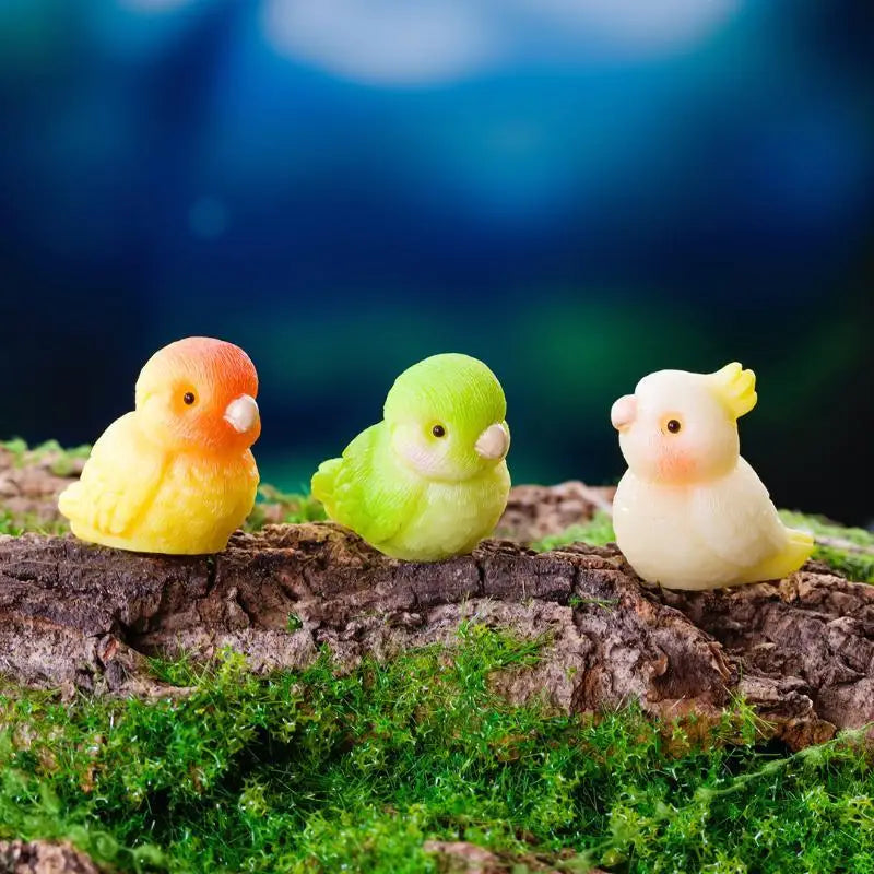 figurines oiseaux miniatures jaune blanc vert orange aspect plumage adorable décoratif